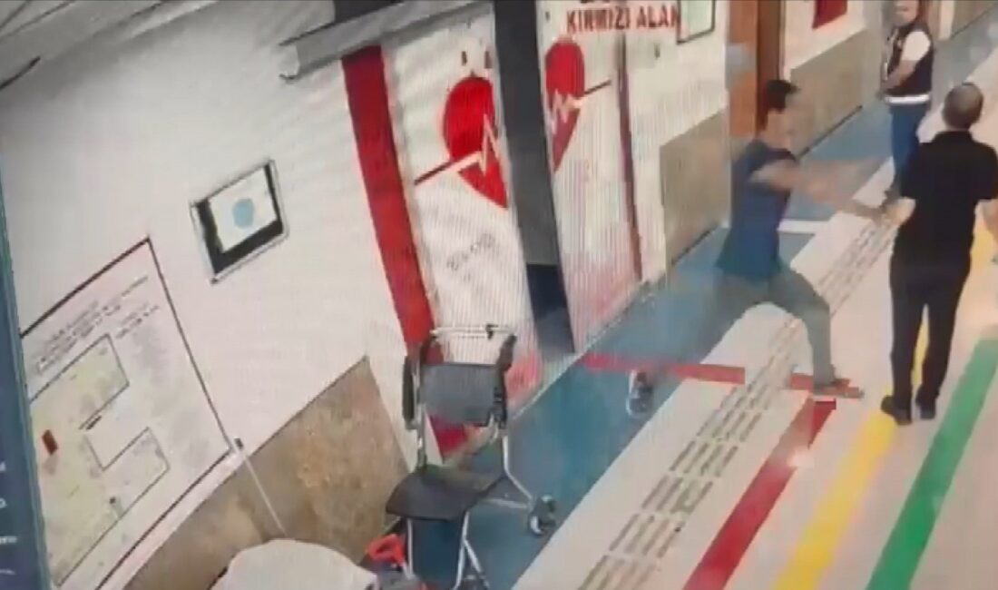 Şanlıurfa'da bir devlet hastanesinin acil servisinde, bir şahıs tarafından bıçaklı