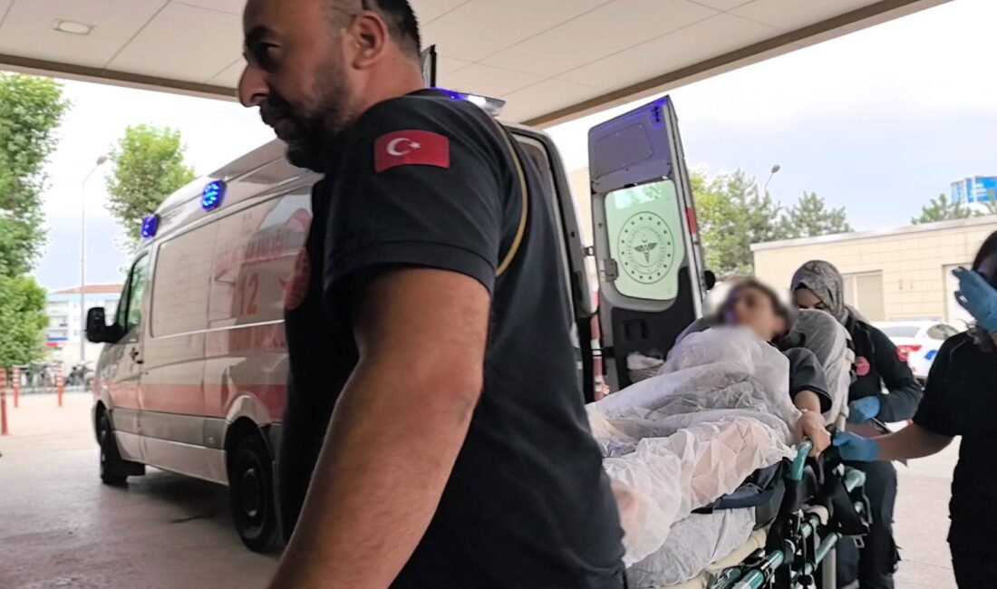 Bursa'nın İnegöl ilçesinde bir markette meydana gelen iş kazasında, genç
