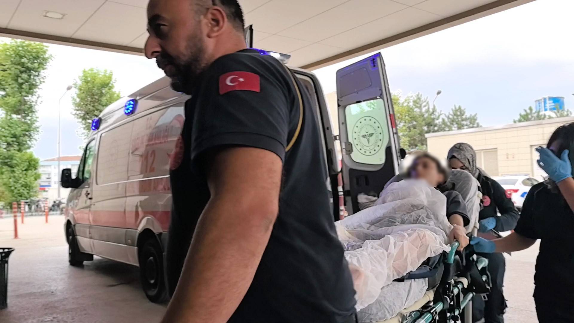 Bursa'nın İnegöl ilçesinde bir markette meydana gelen iş kazasında, genç
