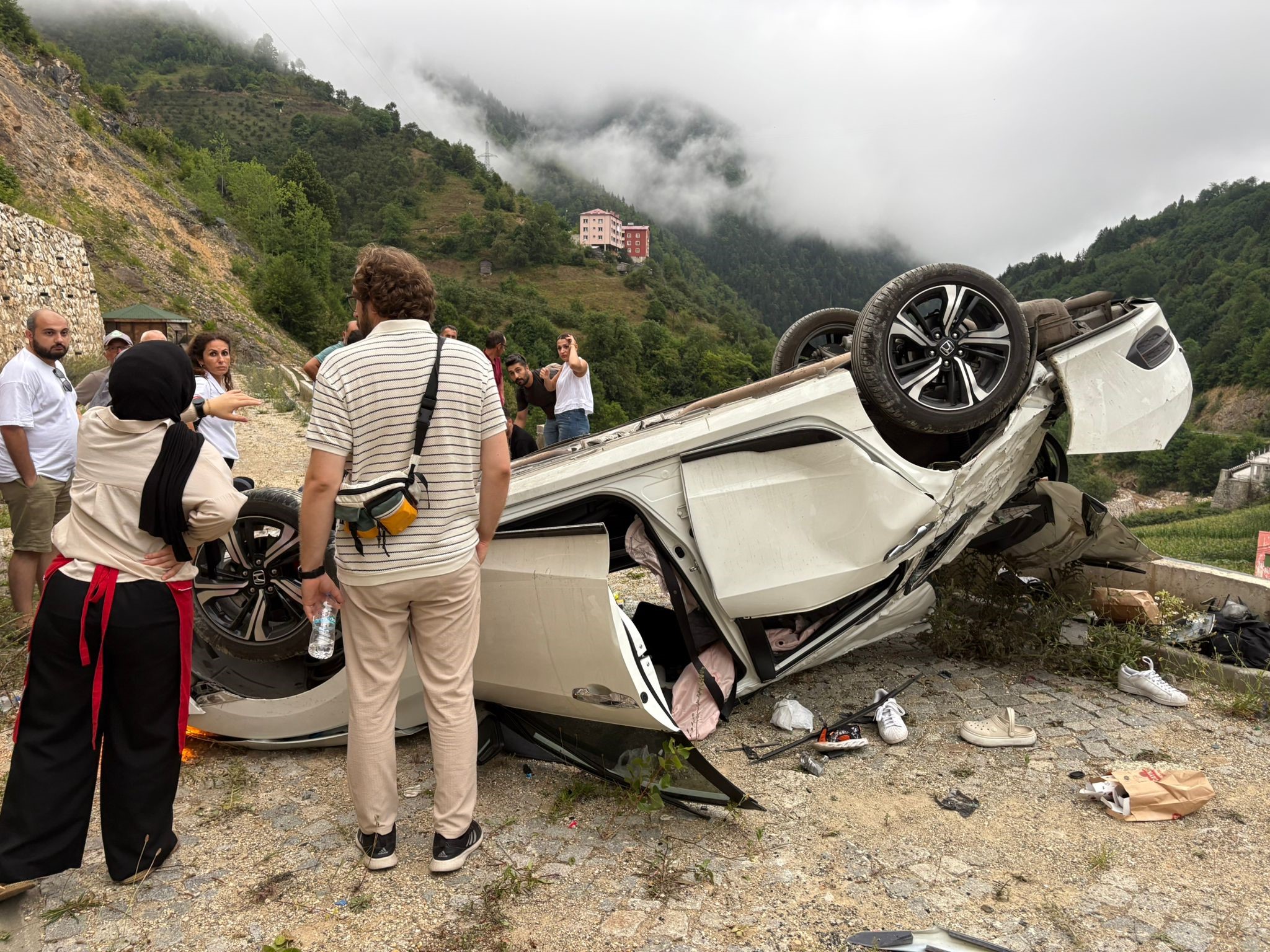 Giresun'un Dereli ilçesindeki turistik Göksu Travertenleri'nde meydana gelen olayda, sürücüsünün
