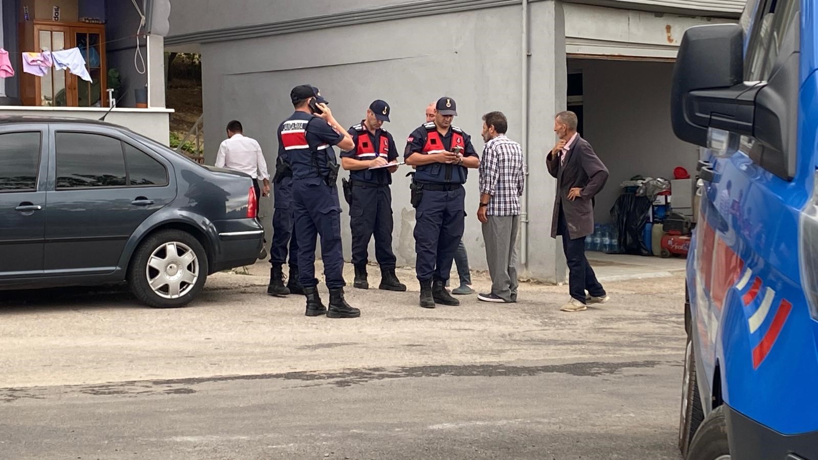 Kocaeli'de, aralarında husumet bulunan iki şahıs arasında akaryakıt istasyonunda başlayan