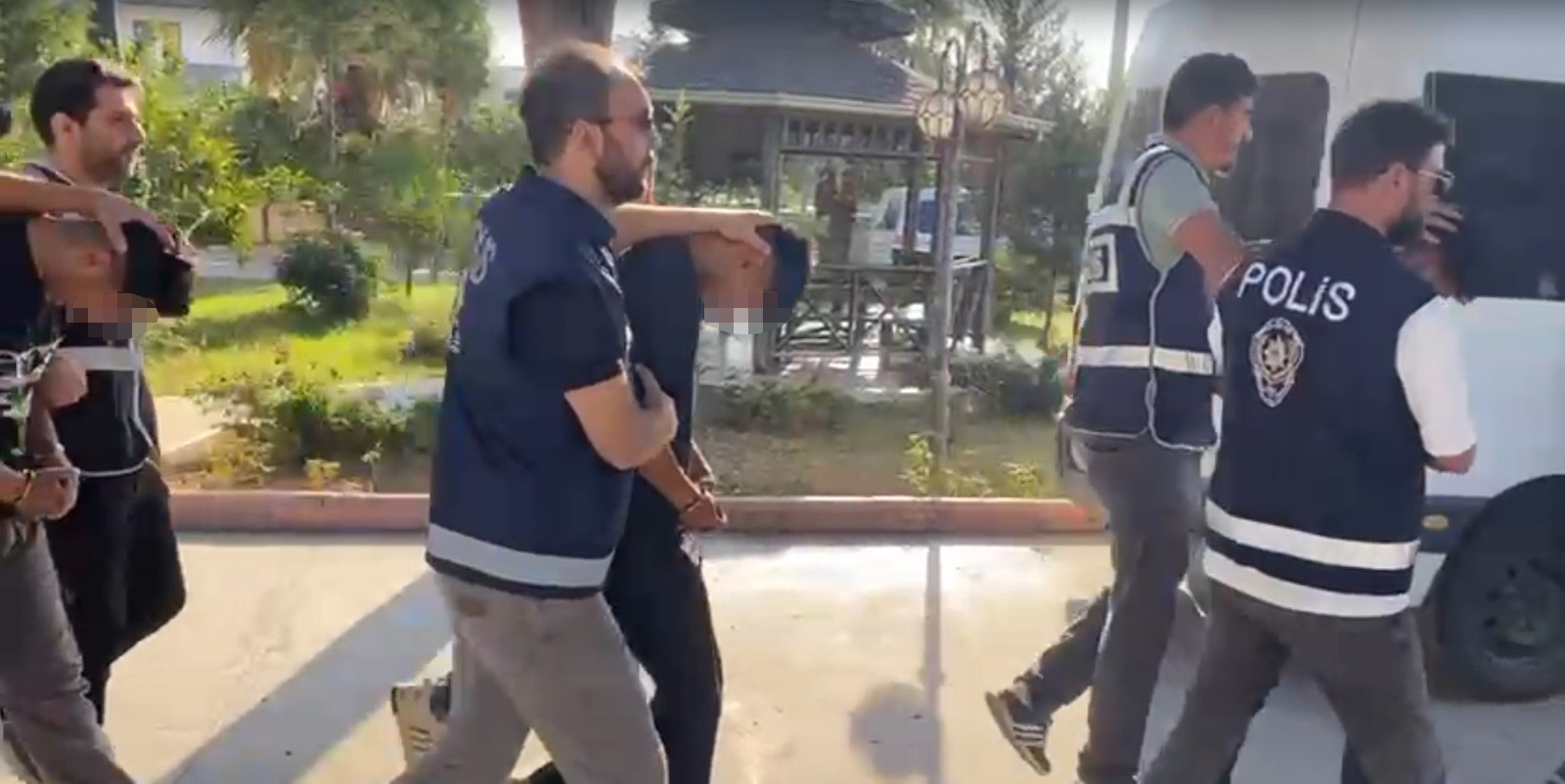 Aydın'ın Didim ve Kuşadası ilçelerinde, kendilerini Milli İstihbarat Teşkilatı (MİT)
