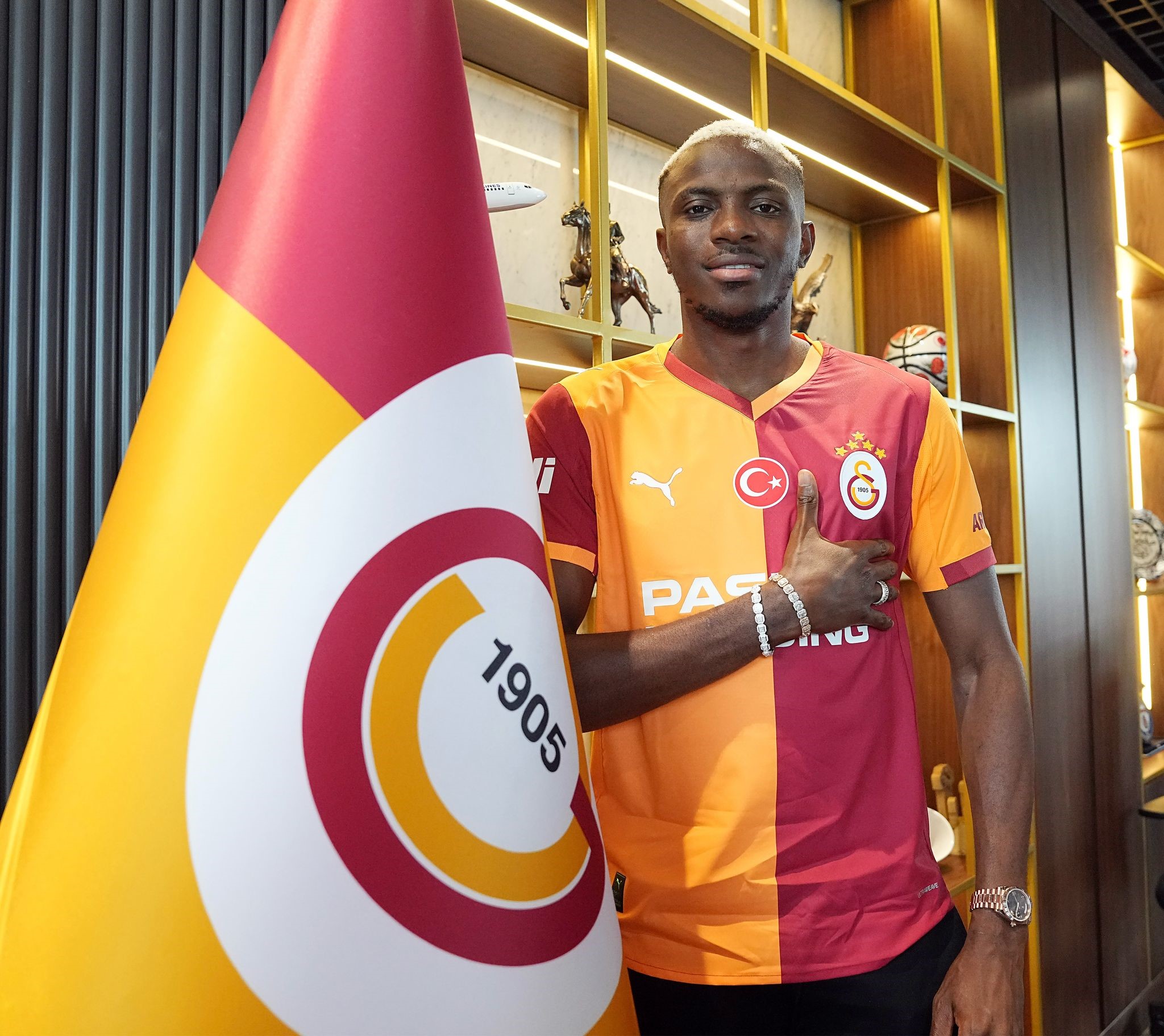 Galatasaray, geçtiğimiz sezon kiralık olarak forma giyen Nijeryalı forvet Victor