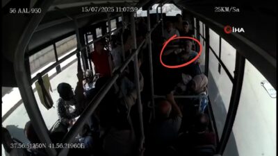 Siirt'te bir halk otobüsü şoförü, sefer esnasında aniden fenalaşan yolcuyu