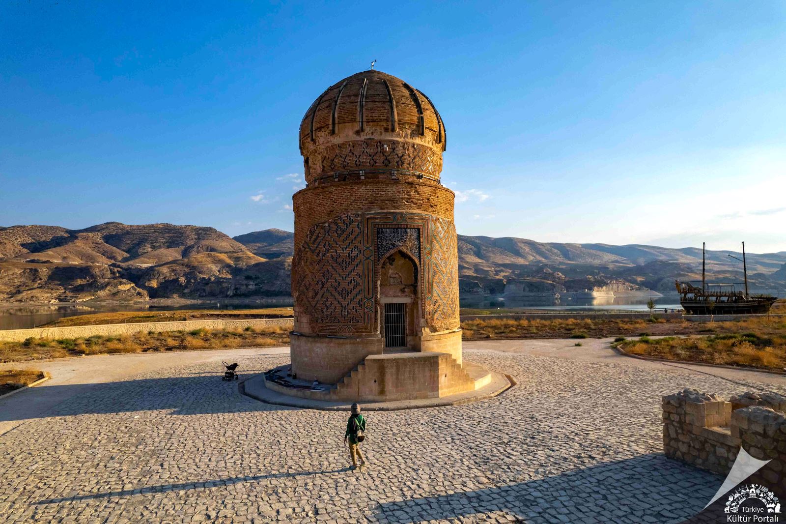 Batman'ın Hasankeyf ilçesinde bulunan ve Akkoyunlu Hükümdarı Uzun Hasan tarafından,