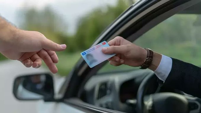 Eski tip sürücü belgelerini değiştirmek isteyenler için kritik uyarı yapıldı.