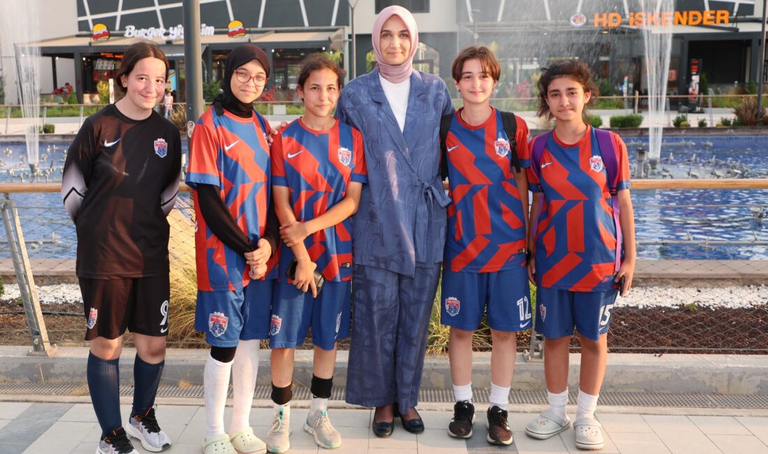 Afyonkarahisar Valisi Doç. Dr. Kübra Güran Yiğitbaşı, futbol müsabakaları için