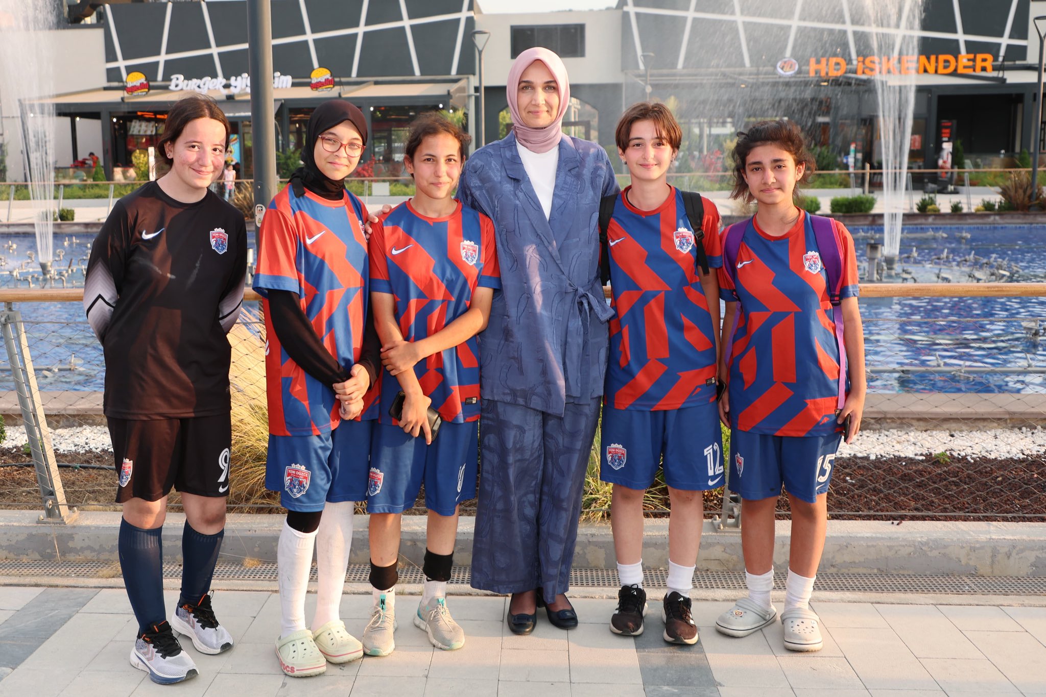 Afyonkarahisar Valisi Doç. Dr. Kübra Güran Yiğitbaşı, futbol müsabakaları için