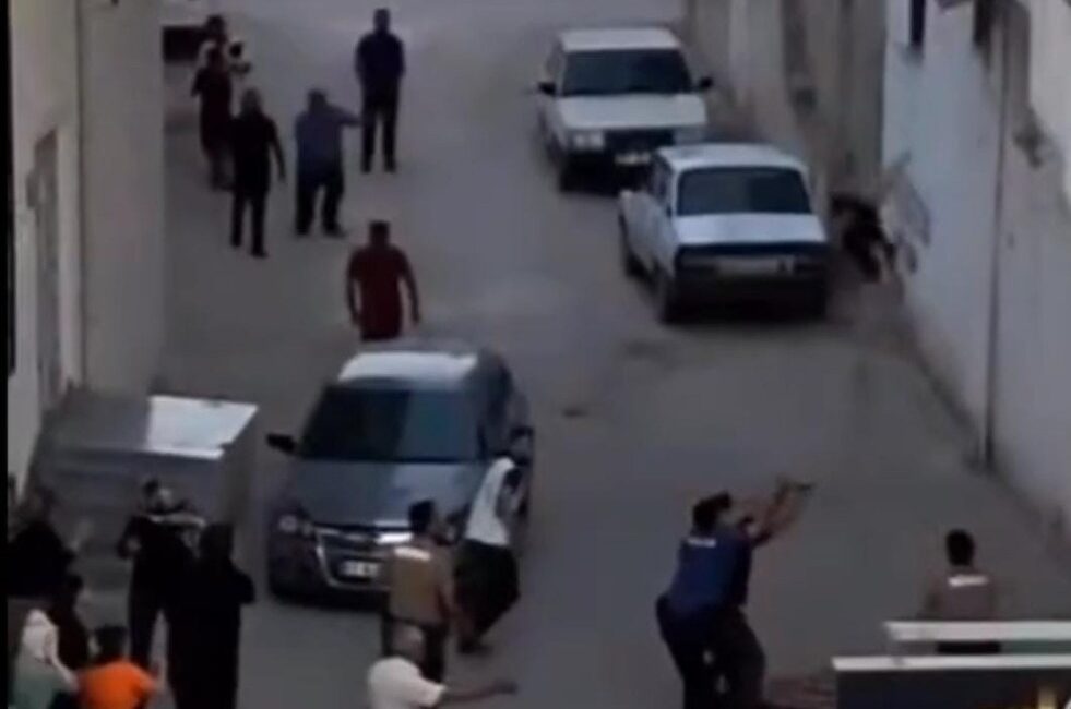 Şanlıurfa'nın Birecik ilçesinde, ailesiyle yaşadığı bir tartışma sonrası oturduğu evin