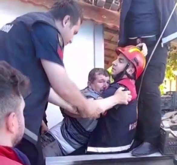 Sivas'ta, evinin bahçesindeki su kuyusuna düşen işitme ve konuşma engelli