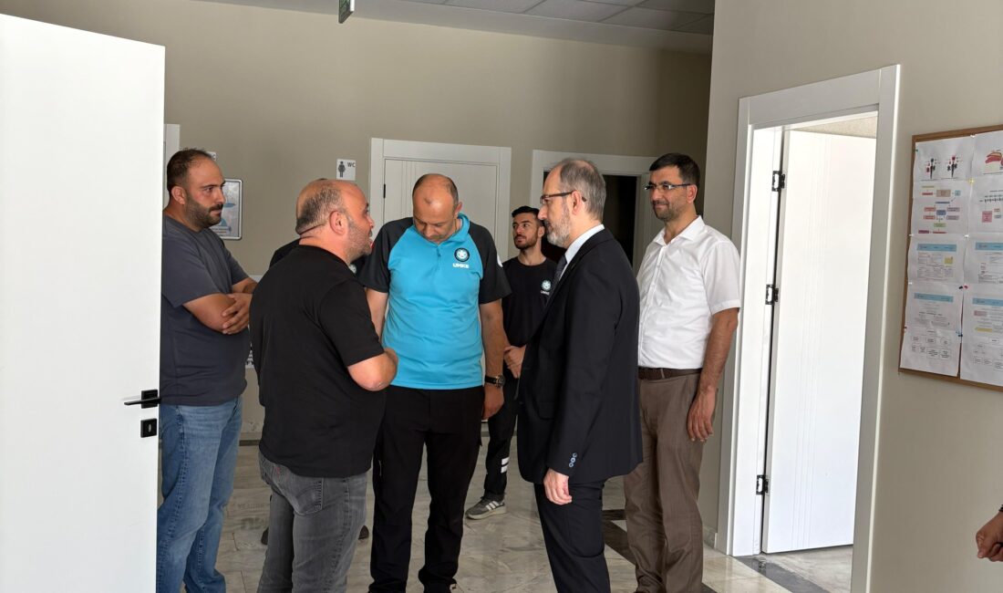 Afyonkarahisar İl Sağlık Müdürü Dr. Hakkı Öztürk, hayırsever Resul Araç