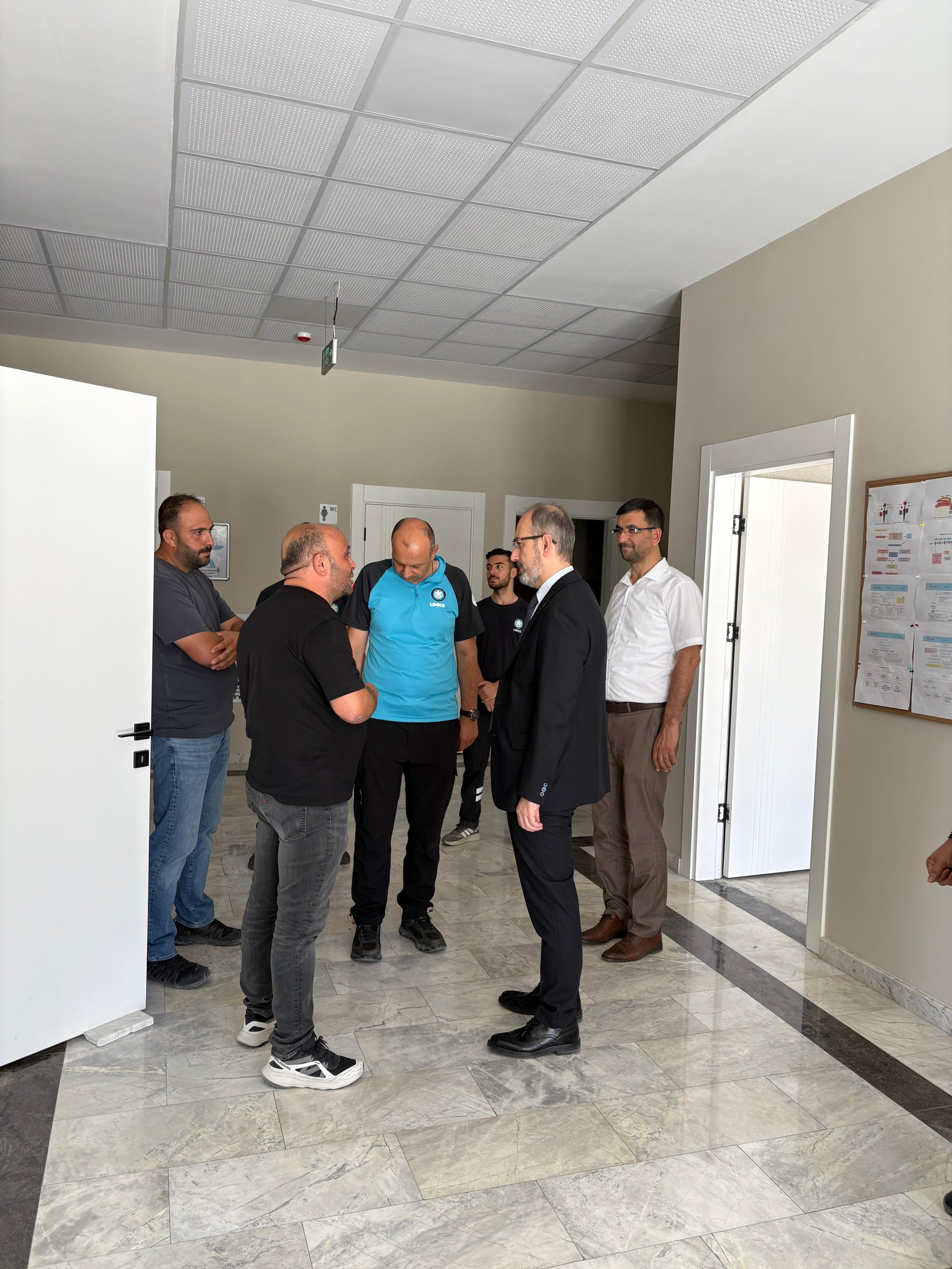 Afyonkarahisar İl Sağlık Müdürü Dr. Hakkı Öztürk, hayırsever Resul Araç