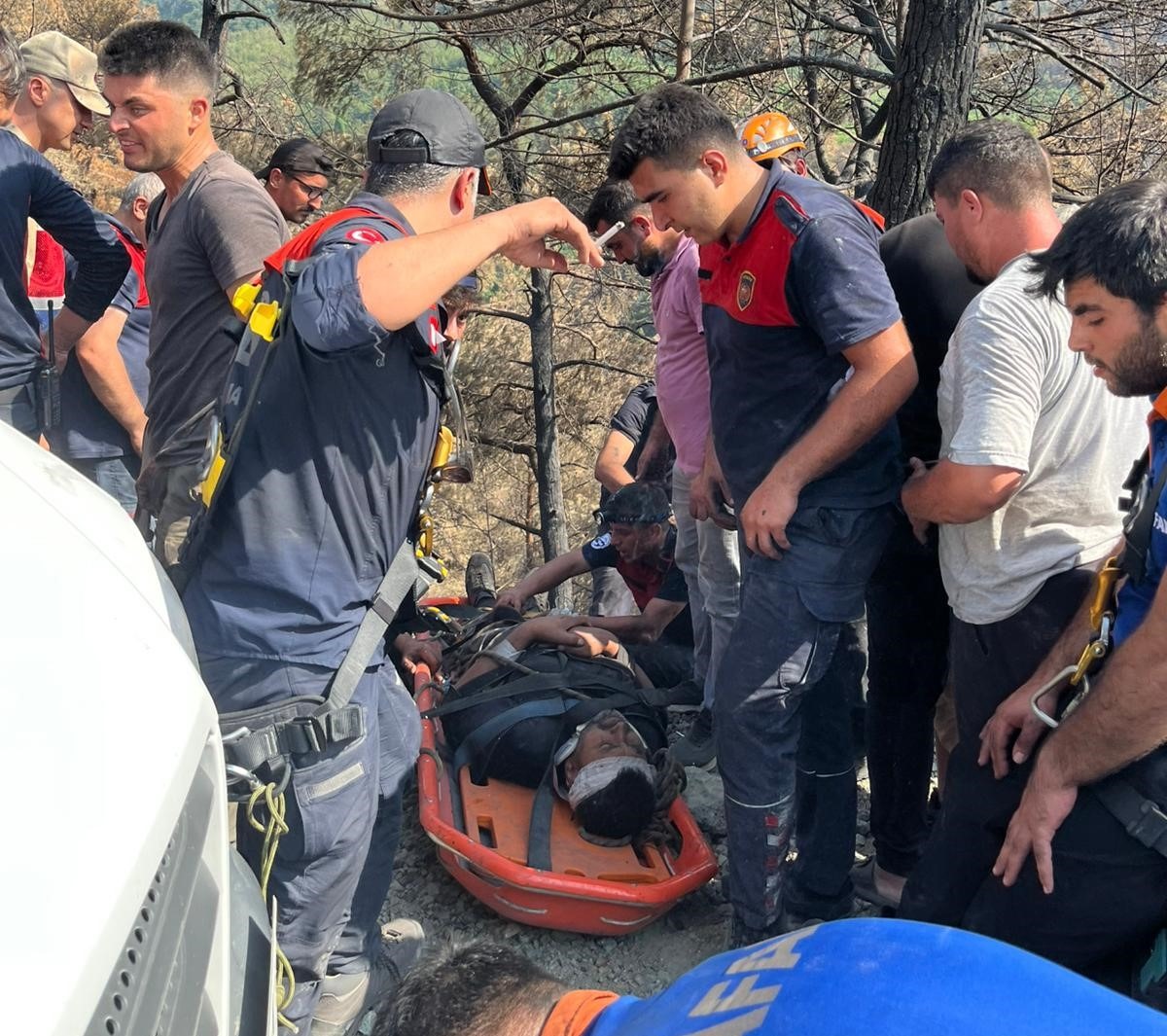 Hatay'ın Dörtyol ilçesinde, su borusu döşeme çalışmaları esnasında dengesini kaybederek