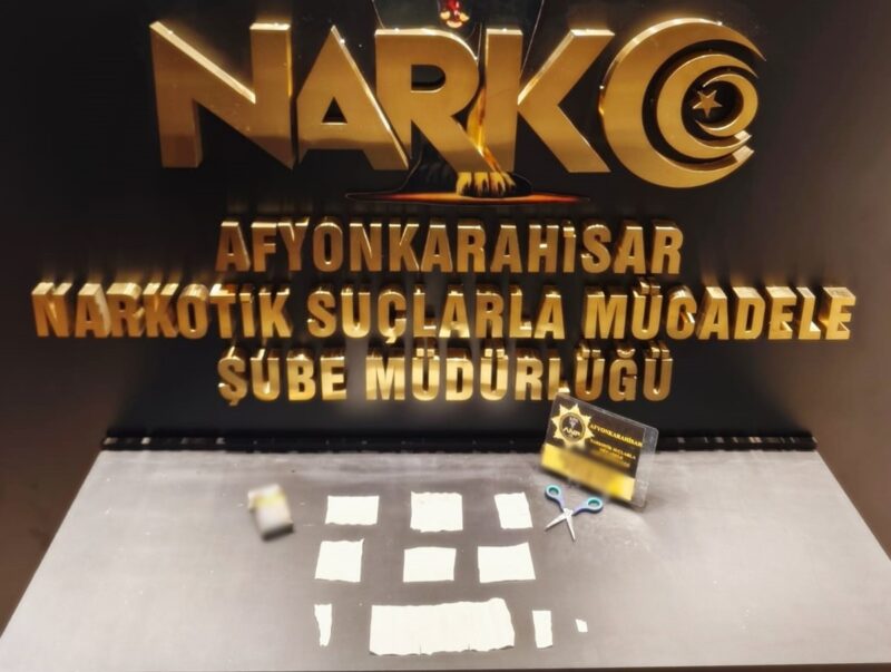 Afyonkarahisar İl Emniyet Müdürlüğü Narkotik Suçlarla Mücadele Şubesi ekipleri, durdurdukları