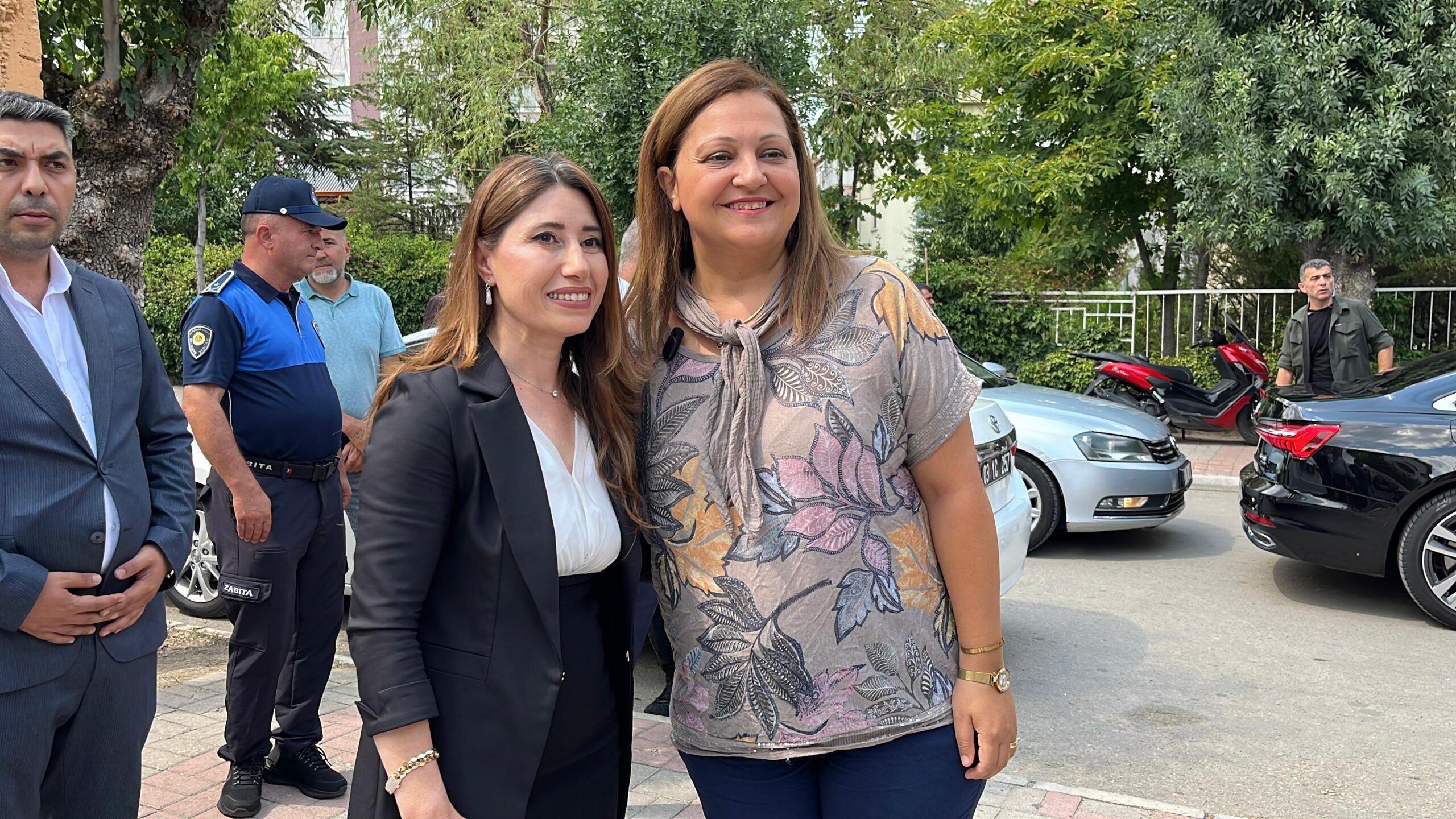 Afyonkarahisar Belediyesi’nin mahalle bazlı olarak sürdürdüğü “Halk Günü” uygulaması bu