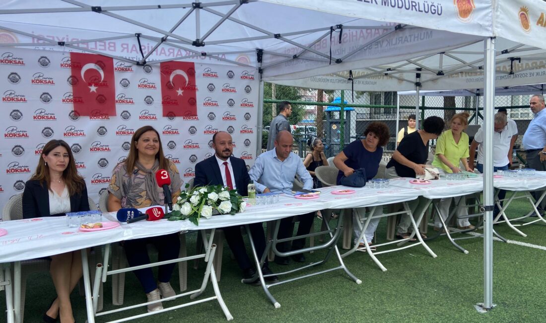 Örnekevler Mahallesi’nde düzenlenen halk buluşmasında vatandaşlarla bir araya gelen Burcu