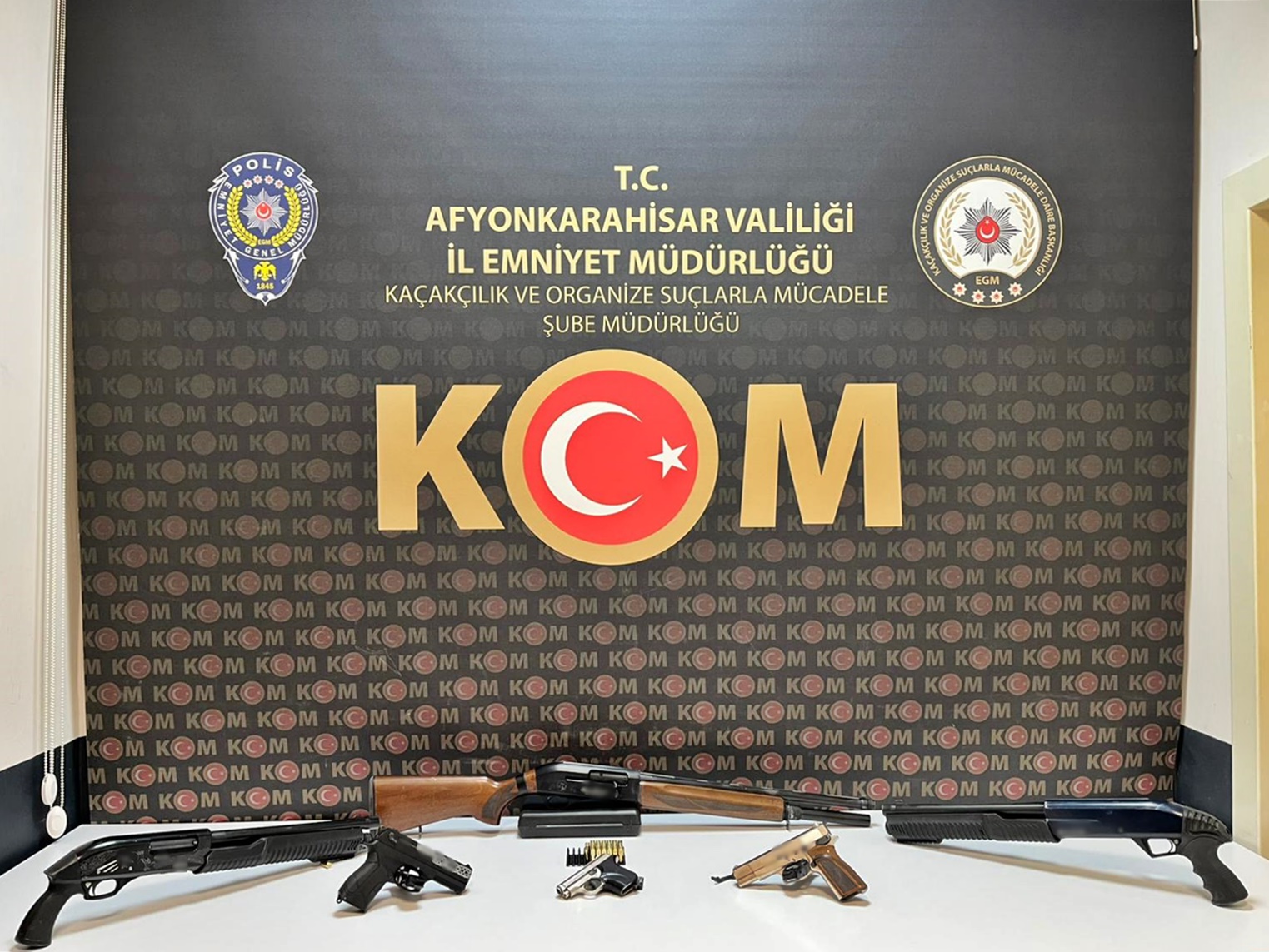 Afyonkarahisar İl Emniyet Müdürlüğü ekipleri tarafından suç ve suçlularla mücadele