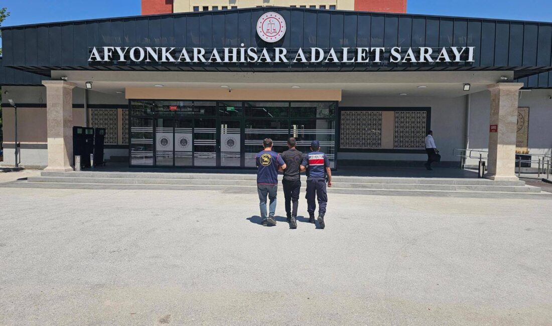 Afyonkarahisar İl Jandarma Komutanlığı ekipleri, aranan şahısların yakalanmasına yönelik yürüttükleri