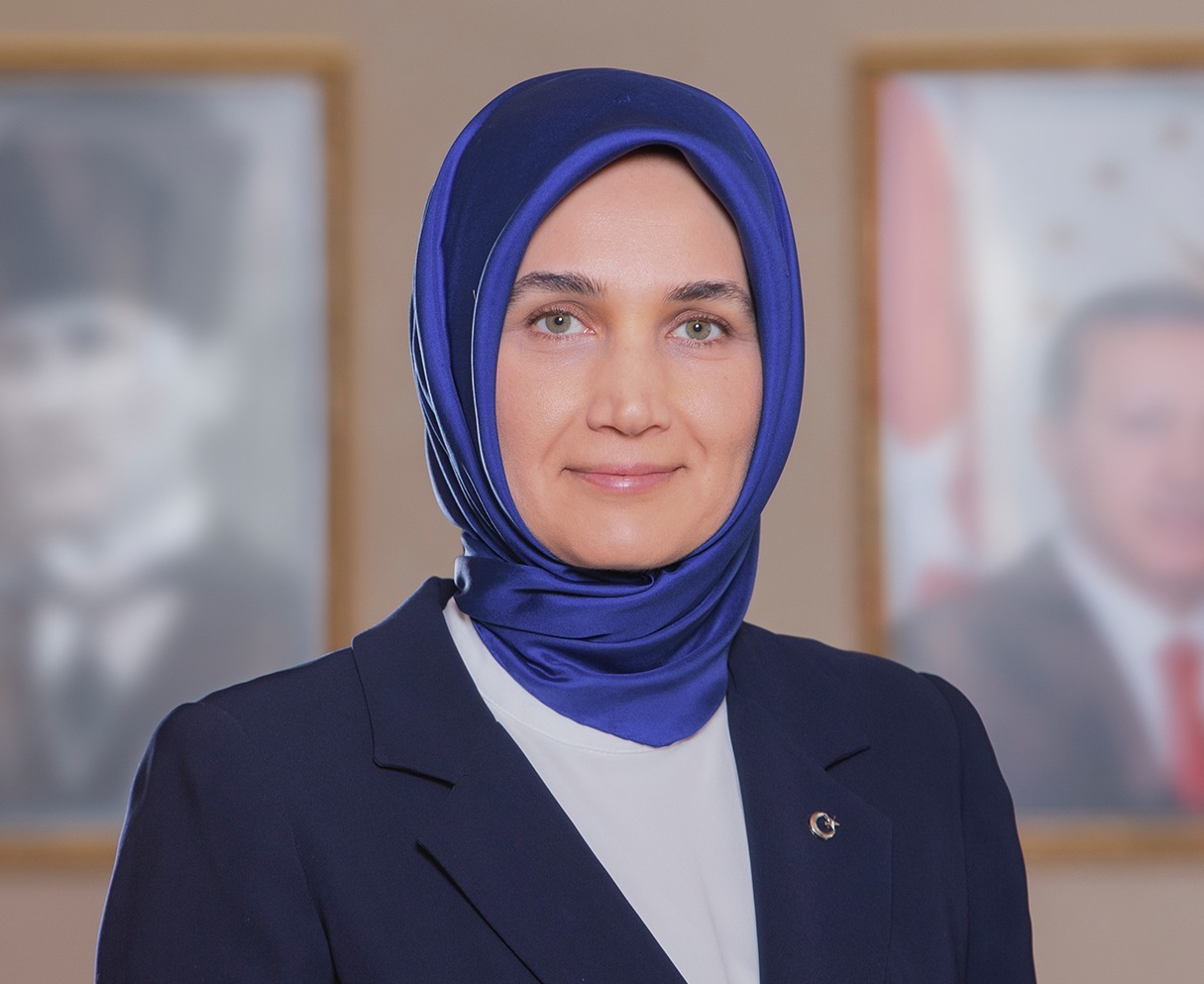 Afyonkarahisar Valisi Doç. Dr. Kübra Güran Yiğitbaşı, sosyal medya hesabından