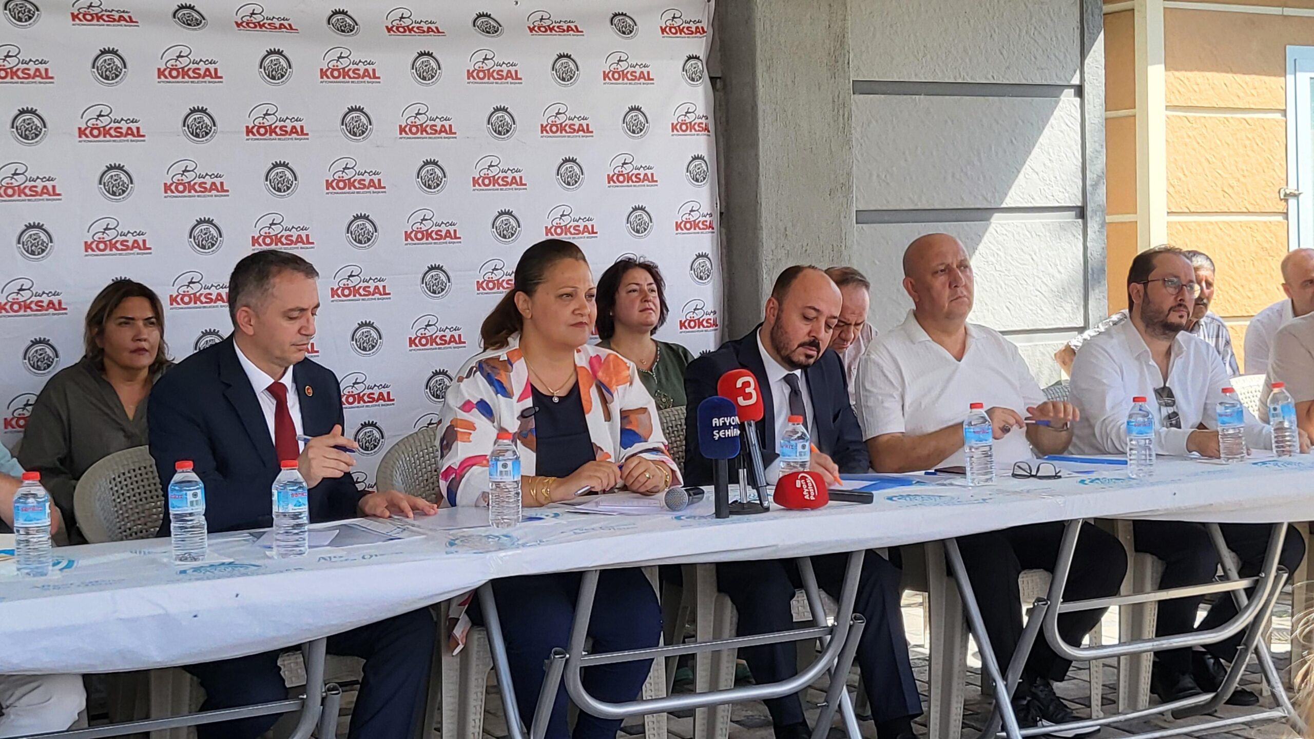 Afyonkarahisar Belediyesi’nin mahallelerde düzenlediği “Halk Günü” buluşmaları, vatandaşlarla doğrudan iletişim