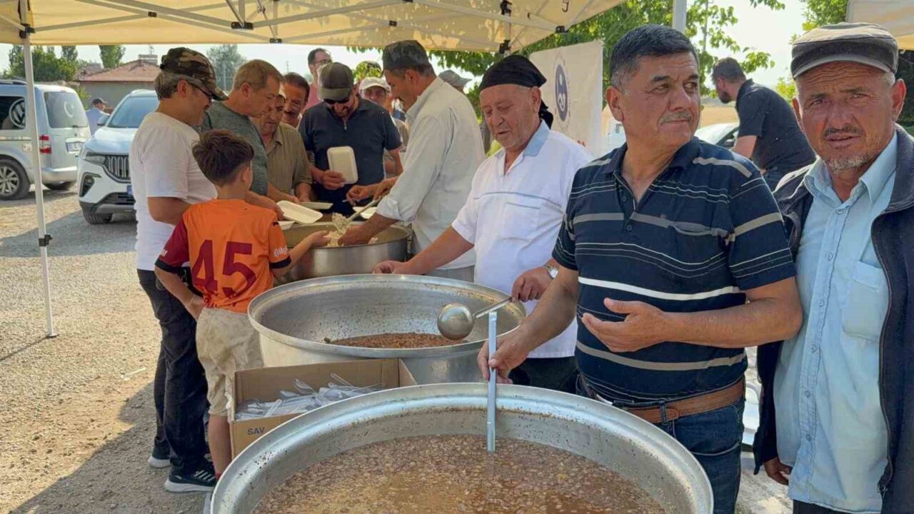 Afyonkarahisar’ın Bolvadin ilçesinde yer alan tarihi Abdülvahap Gazi Hazretleri Türbesi’nde,
