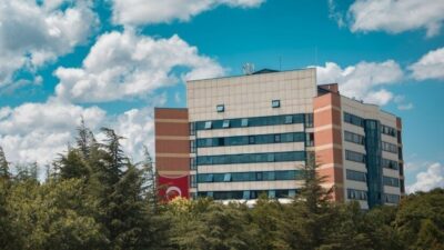 Eskişehir’de bulunan Anadolu Üniversitesi, Açıköğretim Sisteminde önemli bir yapısal değişikliğe