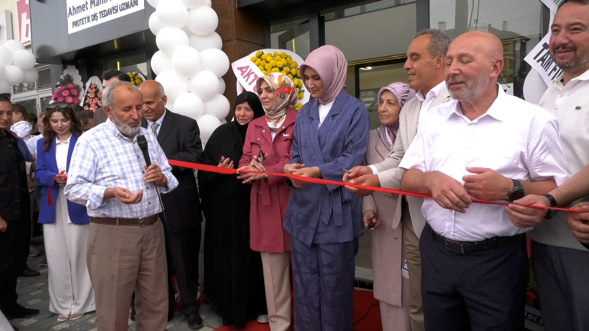 Afyonkarahisar’ın ilk protetik diş tedavisi uzmanlık kliniği, Dr. Ahmet Mahir
