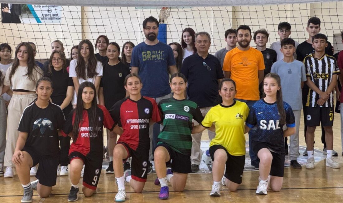 AFYONKARAHİSAR (AA) – Afyon Lisesi'nde "Yaz Spor Okulu" programı çerçevesinde