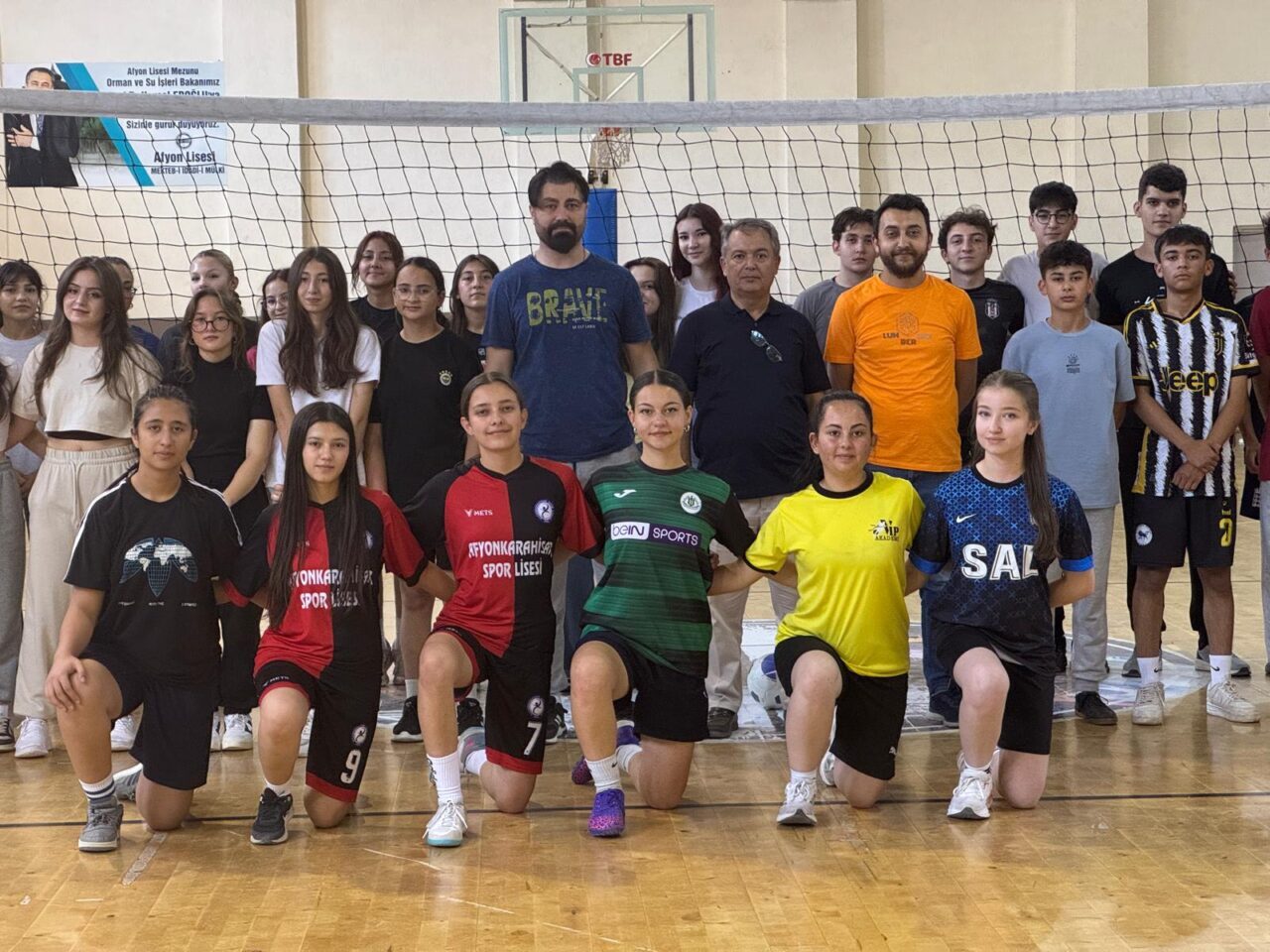 AFYONKARAHİSAR (AA) – Afyon Lisesi'nde "Yaz Spor Okulu" programı çerçevesinde