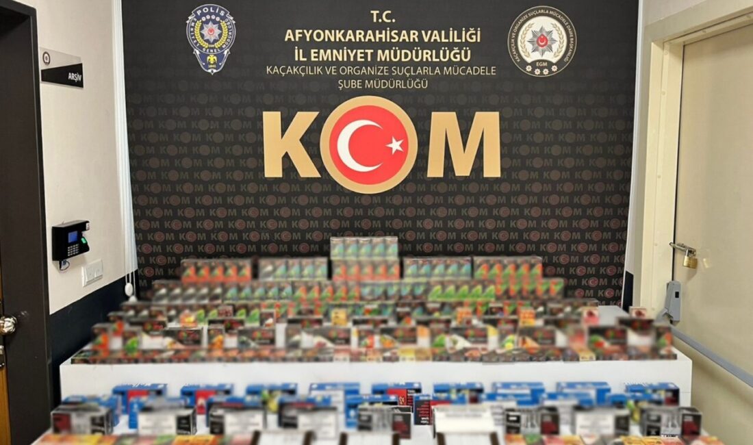 AFYONKARAHİSAR (AA) – Afyonkarahisar'da 6 bin makaron (filtreli sigara kağıdı)