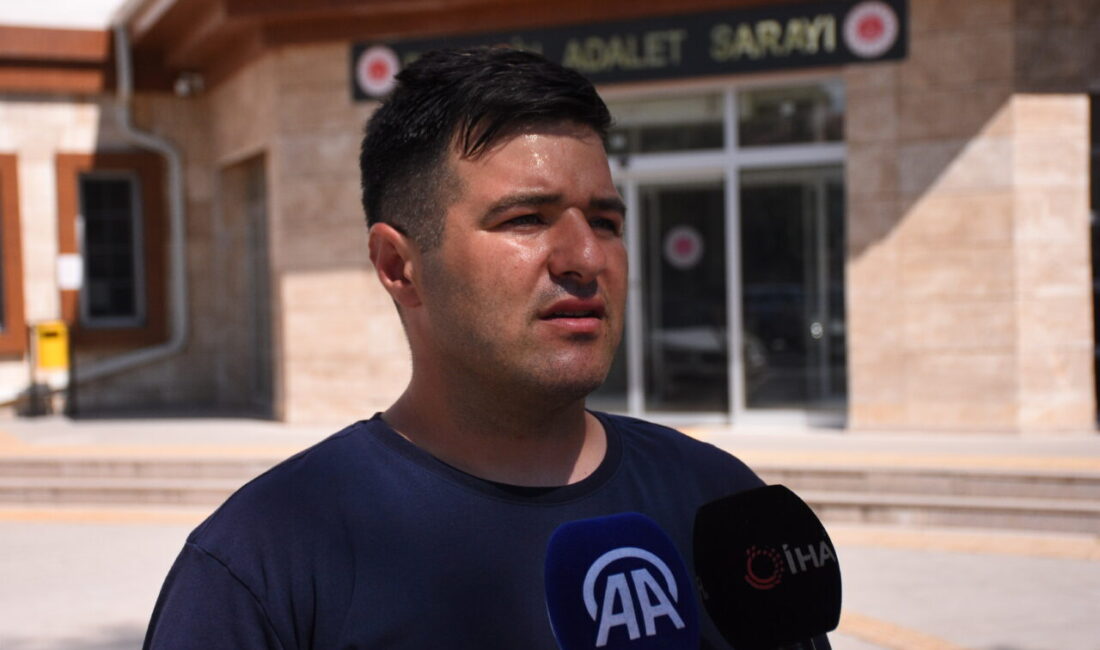 AFYONKARAHİSAR (AA) – Afyonkarahisar'ın Çay ilçesinde tarım işçilerini taşıyan minibüsün