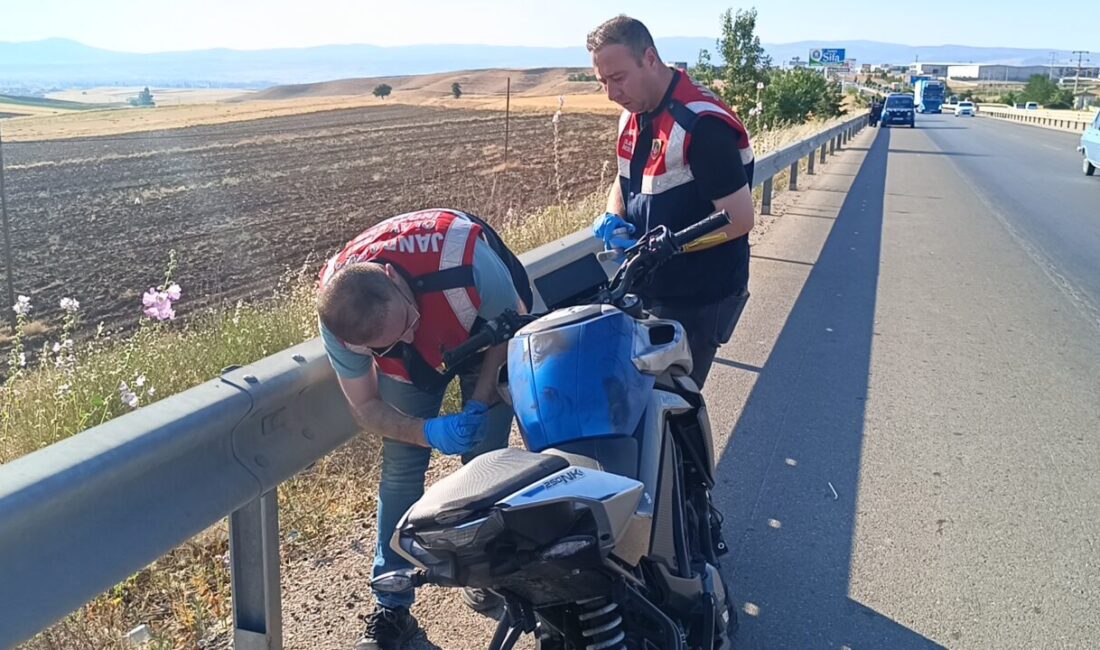 AFYONKARAHİSAR (AA) – Afyonkarahisar'ın Sandıklı ilçesinde bariyere çarpan motosikletteki 1