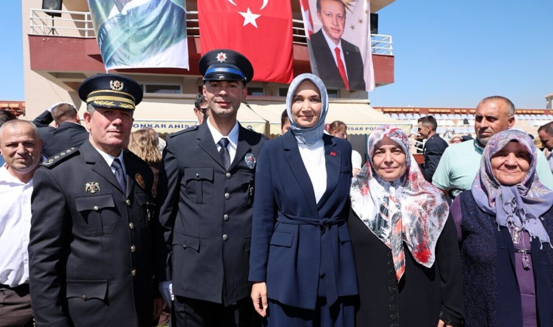 AFYONKARAHİSAR (AA) – Afyonkarahisar Polis Meslek Eğitim Merkezi'nde (POMEM) eğitimlerini