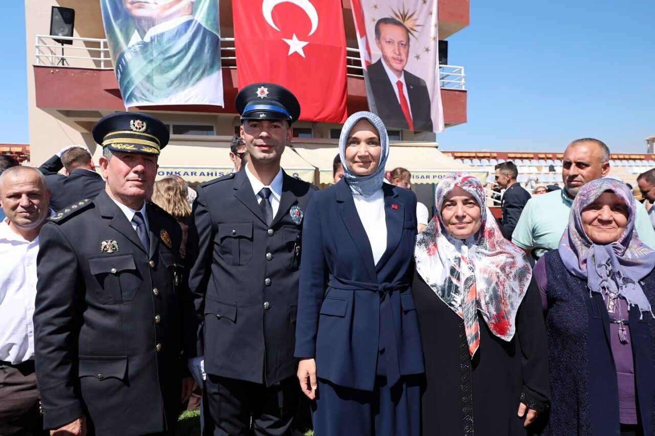 AFYONKARAHİSAR (AA) – Afyonkarahisar Polis Meslek Eğitim Merkezi'nde (POMEM) eğitimlerini