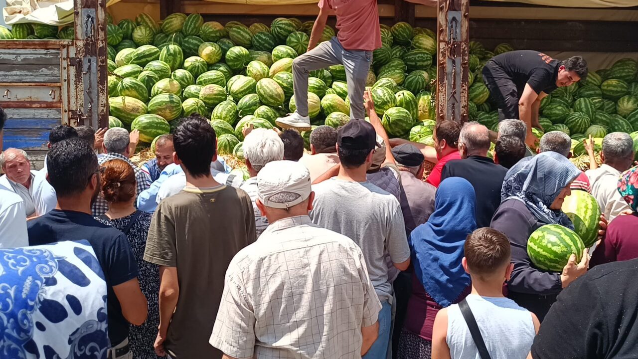 AFYONKARAHİSAR (AA) – Afyonkarahisar’ın Sandıklı ilçesinde ücreti hayırsever bir vatandaş