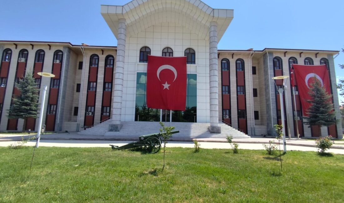 AFYONKARAHİSAR (AA) – Afyonkarahisar'da "Terörsüz Türkiye"ye destek için kamu binalarına