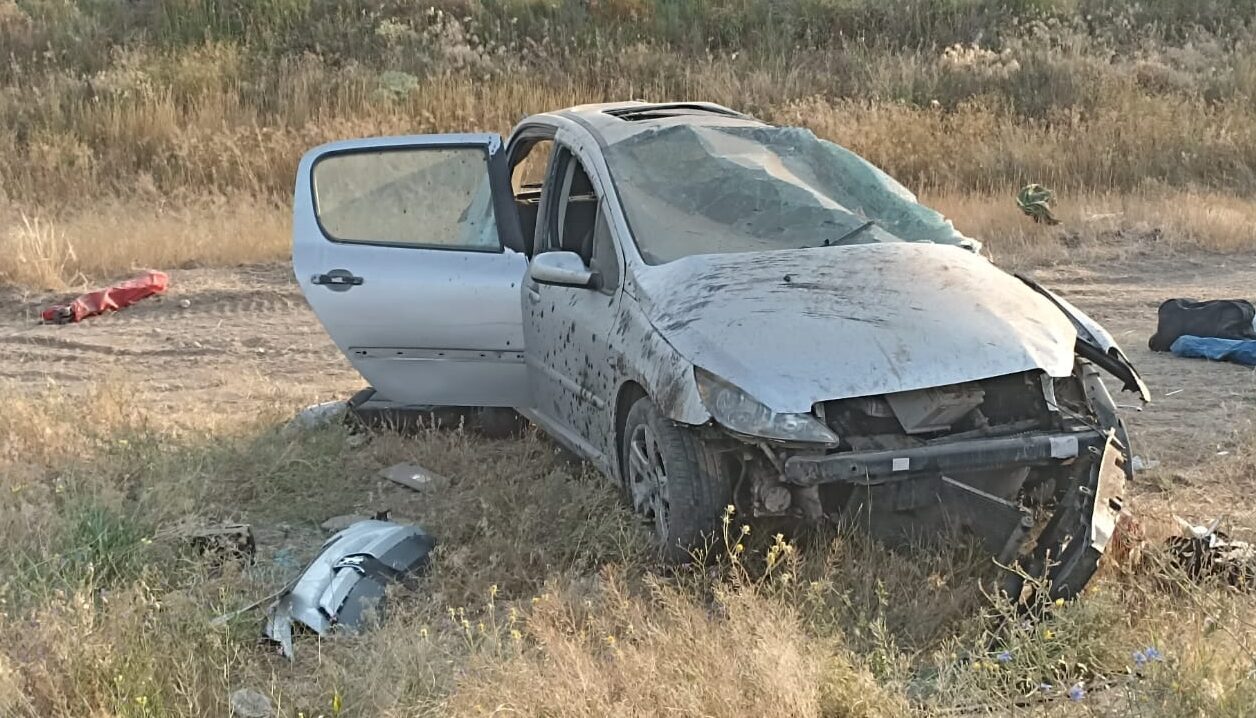 Afyonkarahisar'da devrilen otomobildeki 1 kişi hayatını kaybetti, 2 kişi yaralandı.