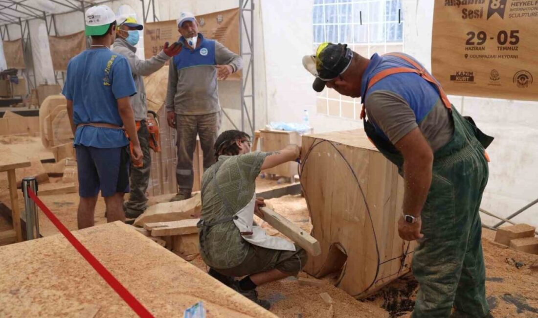Başkan Kurt, 8.Uluslararası Ahşap Heykel Festivali’nde sanatçılarla bir araya geldi;