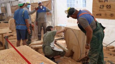 Başkan Kurt, 8.Uluslararası Ahşap Heykel Festivali’nde sanatçılarla bir araya geldi;