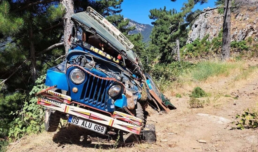 Aydın'ın Efeler ilçesinde cipin şarampole devrilmesi sonucu biri çocuk 3
