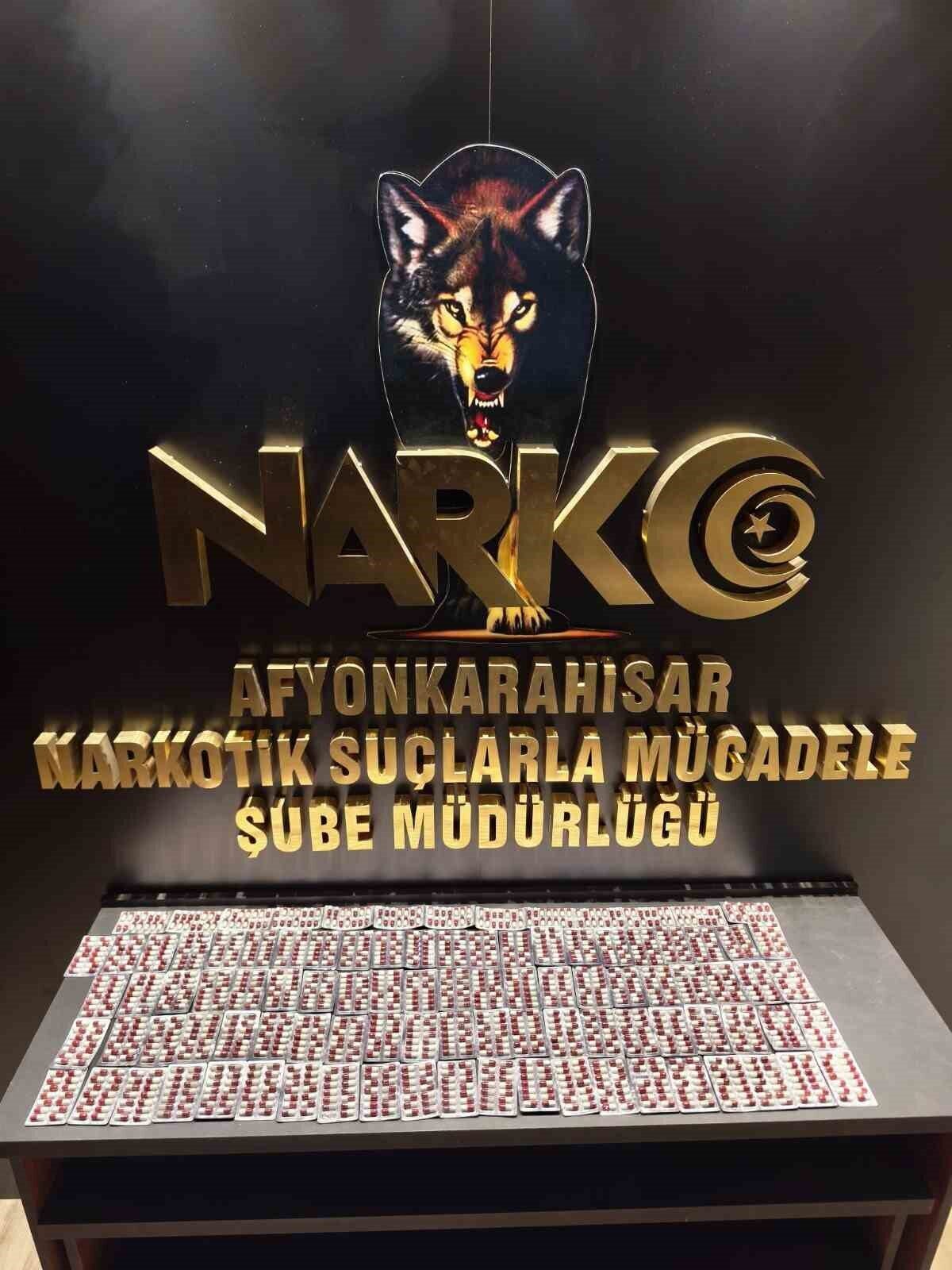 Afyonkarahisar’da polis tarafından yolcu otobüsünde yapılan aramada 1368 adet uyuşturucu