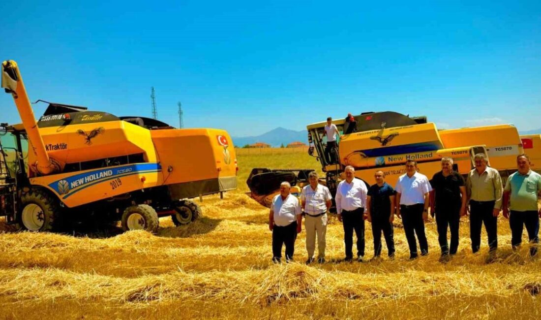 Belediye ilk hasadını yaptı! Afyonkarahisar’da belediyeye ait 850 dekarlık alana ekilen buğdayın hasadı yapılırken,