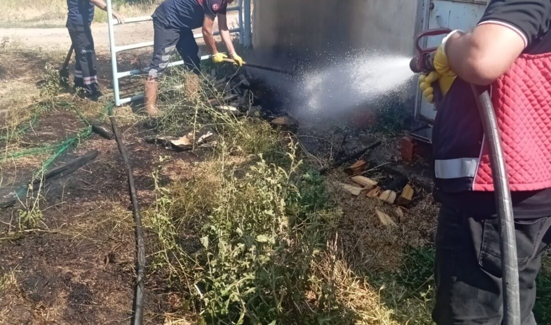 Afyonkarahisar’ın Şuhut ilçesinde bir besihanenin bahçesindeki kuru otların tutuşması sonucu