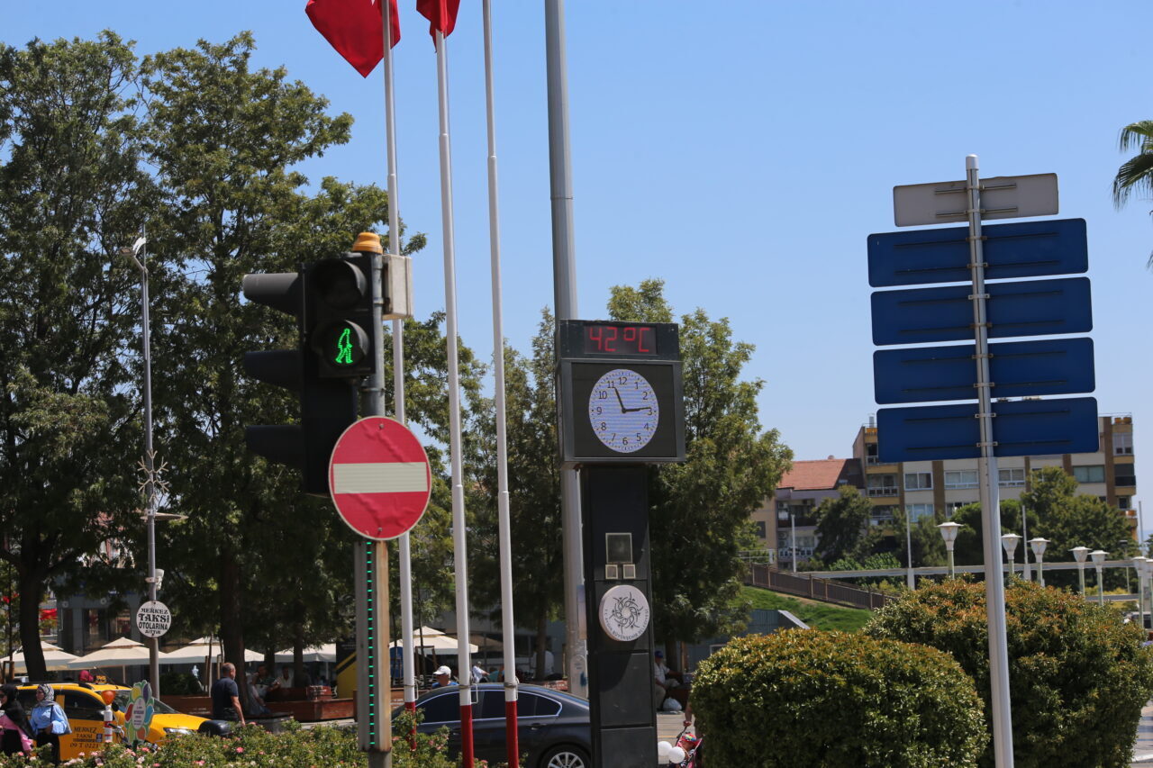 İzmir ve Aydın'da mevsim normallerinin üzerinde seyreden sıcak hava günlük