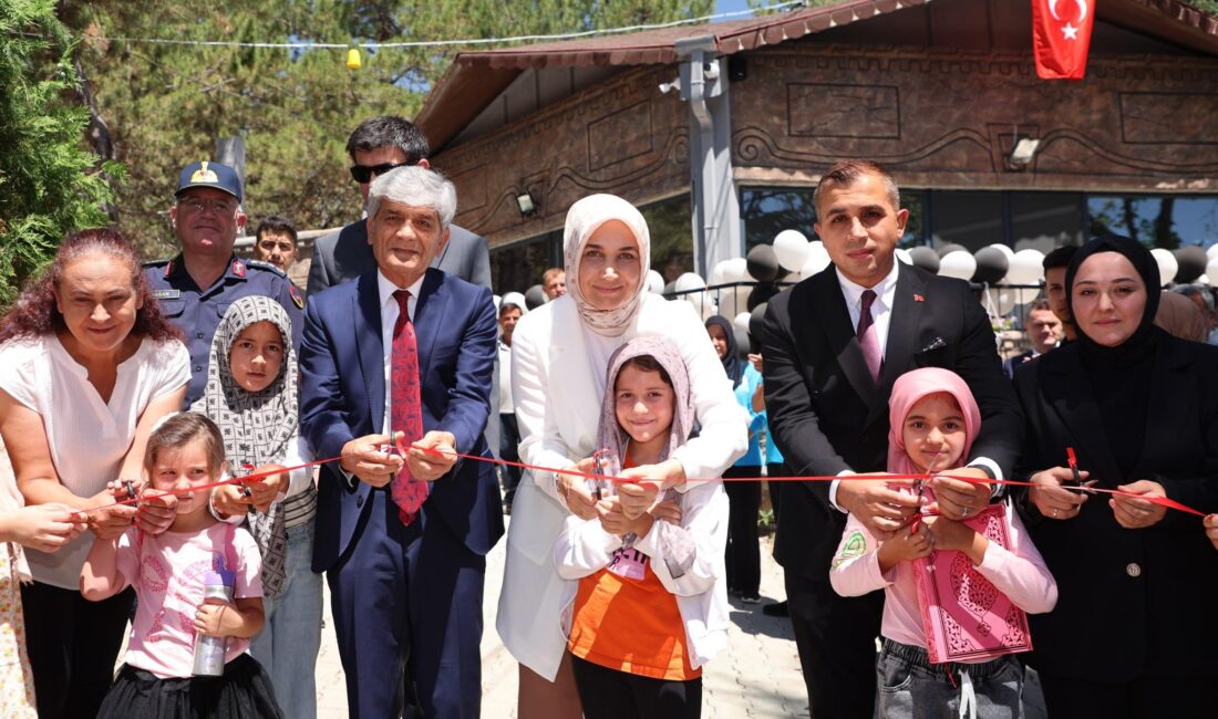 Afyonkarahisar Valisi Doç. Dr. Kübra Güran Yiğitbaşı’nın katılımıyla Kızılören’de Türkiye’nin