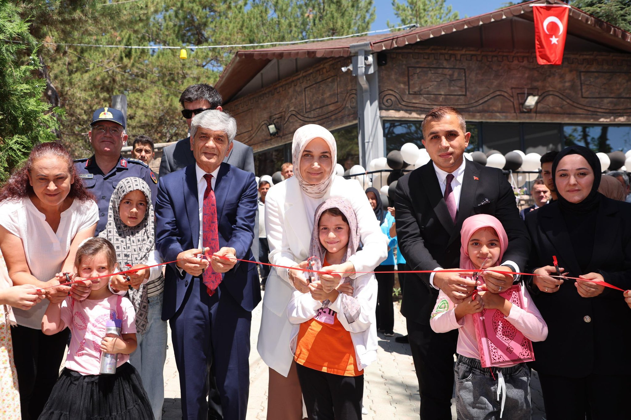 Afyonkarahisar Valisi Doç. Dr. Kübra Güran Yiğitbaşı’nın katılımıyla Kızılören’de Türkiye’nin