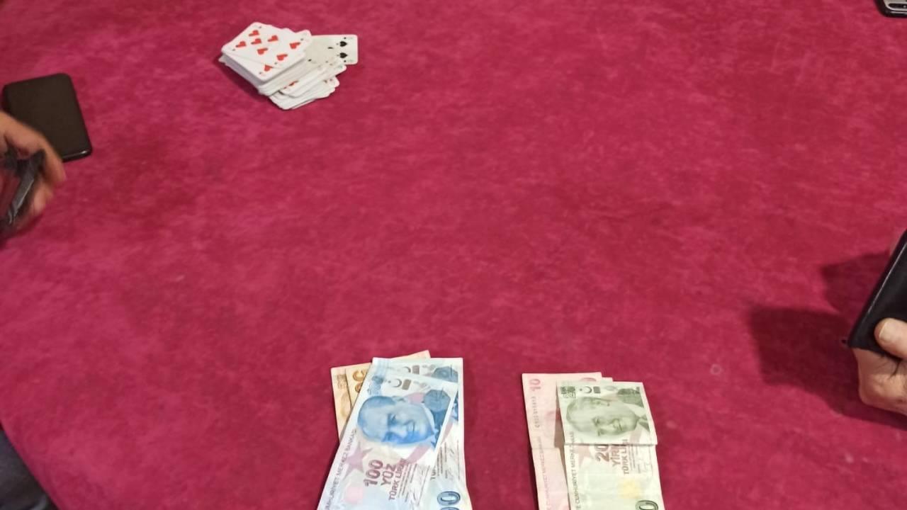 Afyonkarahisar'da yasa dışı bahis ve sanal kumar oynatarak haksız kazanç