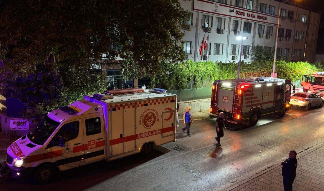 İzmir'in Gaziemir ilçesinde özel bakım merkezinde çıkan yangında dumandan etkilenen