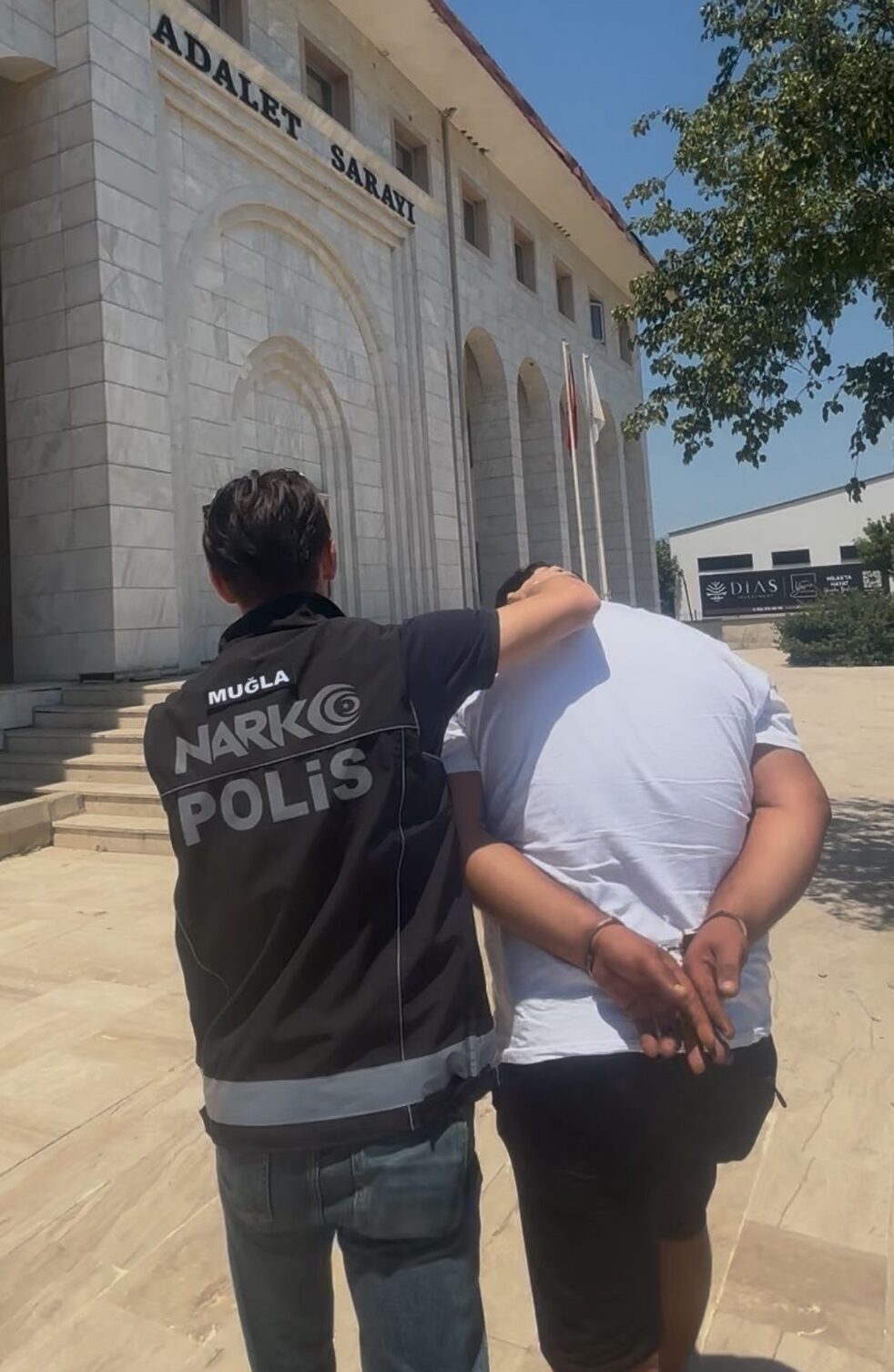 Muğla'da düzenlenen uyuşturucu operasyonunda yakalanan 29 şüpheliden 5'i tutuklandı.
