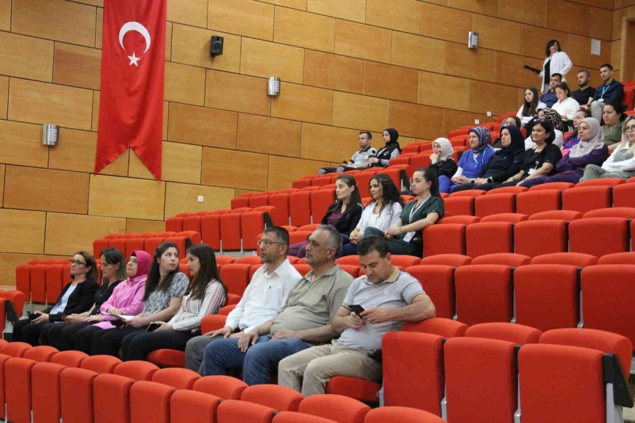 Afyonkarahisar Devlet Hastanesi’nde, sağlık hizmetlerinin kalitesini artırmak ve kurum içi